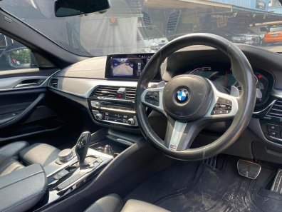 2020 BMW 5 Series 520i Hitam - Jual mobil bekas di DKI Jakarta