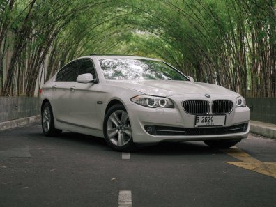 2011 BMW 5 Series 528i Putih - Jual mobil bekas di DKI Jakarta