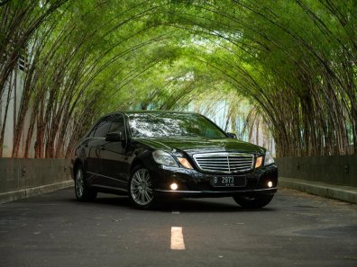 2010 Mercedes-Benz E-Class E250 Hitam - Jual mobil bekas di DKI Jakarta