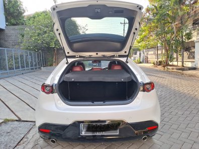 2019 Mazda 3 Hatchback Putih - Jual mobil bekas di Jawa Timur