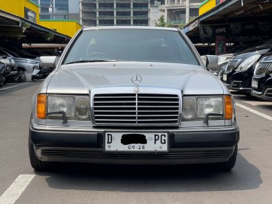 1990 Mercedes-Benz 300CE C124 3.0 Automatic Silver - Jual mobil bekas di DKI Jakarta