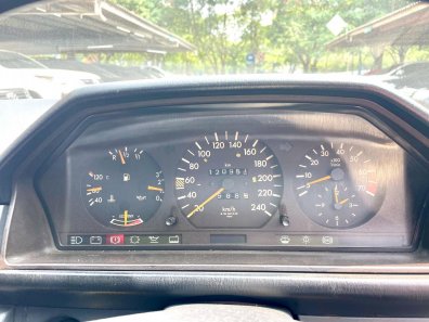 1990 Mercedes-Benz 300CE C124 3.0 Automatic Silver - Jual mobil bekas di DKI Jakarta