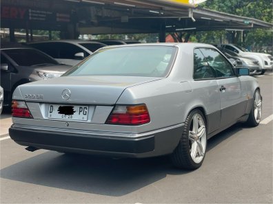 1990 Mercedes-Benz 300CE C124 3.0 Automatic Silver - Jual mobil bekas di DKI Jakarta