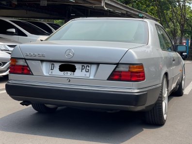 1990 Mercedes-Benz 300CE C124 3.0 Automatic Silver - Jual mobil bekas di DKI Jakarta