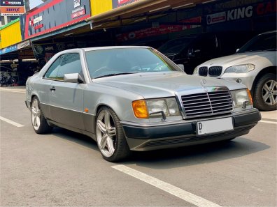 1990 Mercedes-Benz 300CE C124 3.0 Automatic Silver - Jual mobil bekas di DKI Jakarta