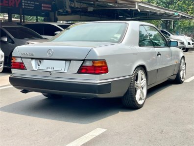 1990 Mercedes-Benz 300CE C124 3.0 Automatic Silver - Jual mobil bekas di DKI Jakarta