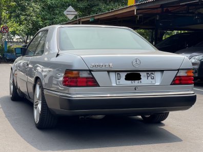 1990 Mercedes-Benz 300CE C124 3.0 Automatic Abu-abu - Jual mobil bekas di DKI Jakarta