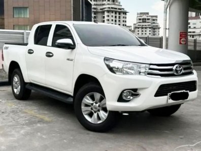 2018 Toyota Hilux 2.4L D-Cab V AT Putih - Jual mobil bekas di DKI Jakarta