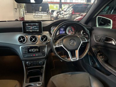 2015 Mercedes-Benz GLA 200 Gasoline Putih - Jual mobil bekas di Jawa Barat