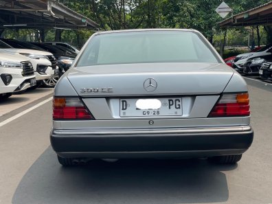 1990 Mercedes-Benz 300CE C124 3.0 Automatic Silver - Jual mobil bekas di DKI Jakarta