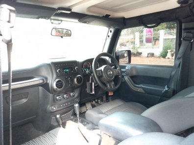 2011 Jeep Wrangler Sport Unlimited Hitam - Jual mobil bekas di DKI Jakarta