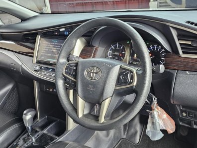 2022 Toyota Kijang Innova V A/T Diesel Putih - Jual mobil bekas di Jawa Barat