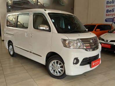 2024 Daihatsu Luxio 1.5 X A/T Putih - Jual mobil bekas di Jawa Barat