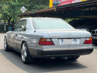 1990 Mercedes-Benz 300CE C124 3.0 Automatic Silver - Jual mobil bekas di DKI Jakarta