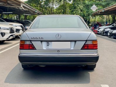 1990 Mercedes-Benz 300CE C124 3.0 Automatic Silver - Jual mobil bekas di DKI Jakarta