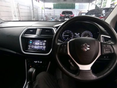 2020 Suzuki SX4 S-Cross AT Abu-abu - Jual mobil bekas di Banten