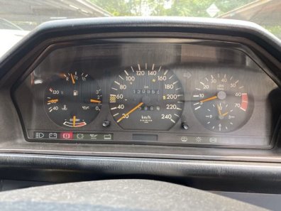 1990 Mercedes-Benz 300CE C124 3.0 Automatic Silver - Jual mobil bekas di DKI Jakarta