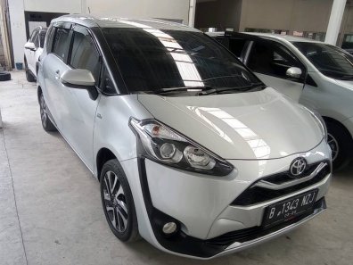 2020 Toyota Sienta V Silver - Jual mobil bekas di Banten