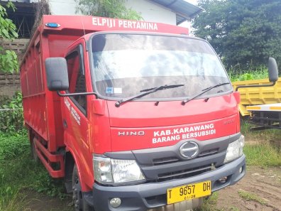 2022 Hino Dutro Merah - Jual mobil bekas di DKI Jakarta