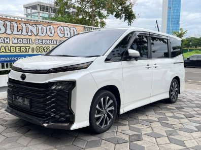 2022 Toyota Voxy 2.0 A/T Putih - Jual mobil bekas di Jawa Barat