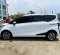 2017 Toyota Sienta V Putih - Jual mobil bekas di DKI Jakarta-8