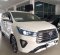 2021 Toyota Kijang Innova V A/T Diesel Putih - Jual mobil bekas di Bali-3
