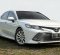 2020 Toyota Camry 2.5 V Putih - Jual mobil bekas di Jawa Barat-5