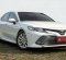 2020 Toyota Camry 2.5 V Putih - Jual mobil bekas di Jawa Barat-1