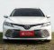 2020 Toyota Camry 2.5 V Putih - Jual mobil bekas di Jawa Barat-10